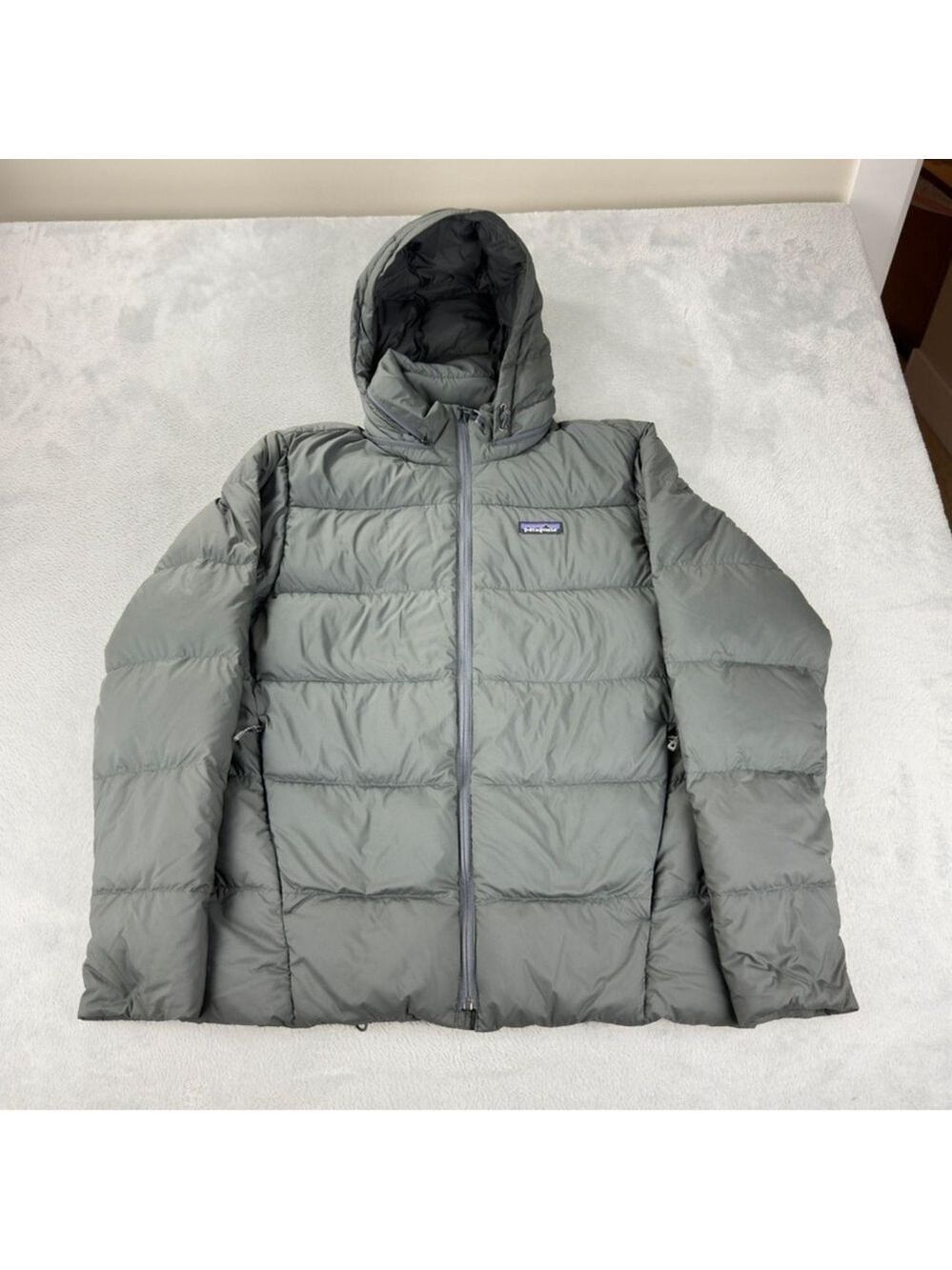 Patagonia NWT Men's Size Medium Silent Down Puffer Jacket 27930 w/Flaws